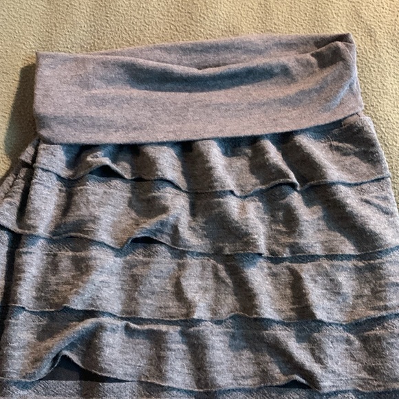 Max Studio long, dark heather gray, ruffle tiered skirt with fold waist. Size S - Picture 4 of 7